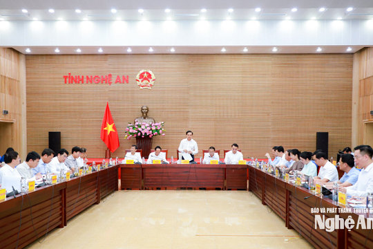 Xem xét phương án quy định khung số lượng, tên gọi các phòng chuyên môn và số lượng Phó Chủ tịch UBND cấp xã