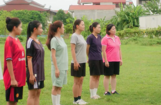 Đội bóng nữ làng Xuân tập 9: Đại úy Công an làm huấn luyện viên nhằm ngăn âm mưu chiếm đất