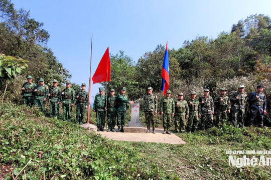 Tuần tra song phương bảo vệ biên giới Việt Nam - Lào