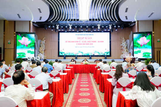 Nghệ An thông tin kết quả 9 tháng, giải đáp những vấn đề báo chí quan tâm