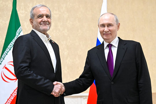 Tổng thống Nga Putin tuyên bố sẵn sàng hỗ trợ Iran chấm dứt xung đột