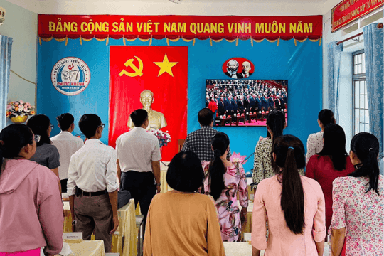 Bộ Chính trị: Đảng viên không lợi dụng vị trí để can thiệp công việc nơi cư trú