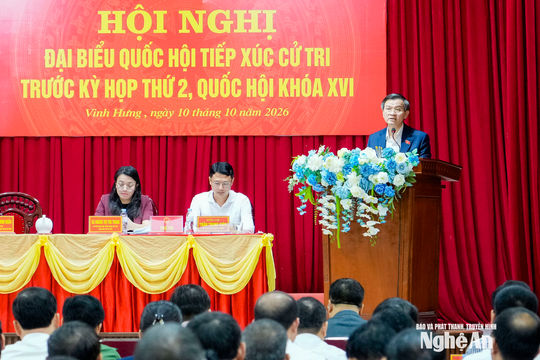 Giám đốc Học viện Chính trị Quốc gia Hồ Chí Minh Đoàn Minh Huấn tiếp xúc cử tri phường Vinh Hưng