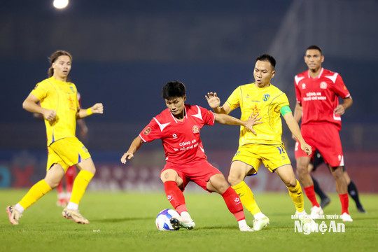 Sông Lam Nghệ An chia điểm với Công an TP.Hồ Chí Minh trên sân Vinh