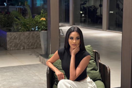 Nhan sắc đời thường của Jihan Mohin Dimachk vừa đăng quang Miss Grand International 2026