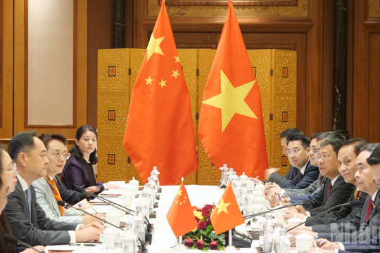 Khẳng định tầm quan trọng của giao lưu nhân dân đối với sự phát triển quan hệ Việt - Trung