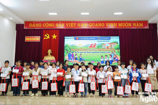 Nghệ An: Trao hơn 500 suất học bổng cho học sinh có hoàn cảnh khó khăn