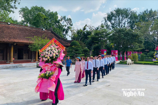 Ủy ban Kiểm tra Tỉnh ủy dâng hương tưởng niệm Chủ tịch Hồ Chí Minh nhân kỷ niệm 78 năm Ngày thành lập ngành Kiểm tra Đảng