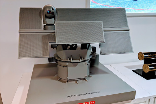 BAE Systems phát triển vũ khí vi sóng HPM và pháo MDACS vô hiệu hóa bầy drone cho quân đội Mỹ