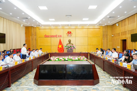 Đoàn giám sát của Ban Chính sách, Chiến lược Trung ương làm việc với Đảng ủy UBND tỉnh Nghệ An