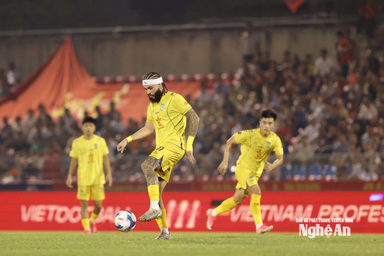 Tìm nguyên nhân Sông Lam Nghệ An bị gỡ hoà trong trận Derby xứ Nghệ