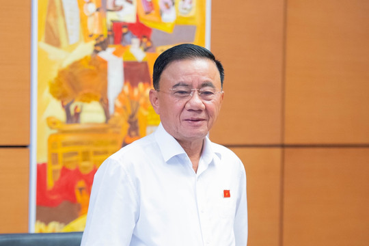 Bộ Chính trị: Khắc phục coi trọng ngạch, bậc, thâm niên hơn hiệu quả công việc