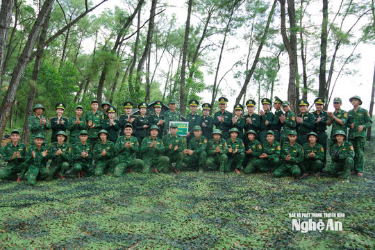 Bộ đội Biên phòng Nghệ An thăm, động viên lực lượng phục vụ diễn tập khu vực phòng thủ tỉnh năm 2026