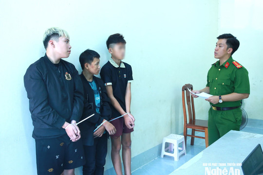 Danh tính 3 đối tượng đập kính ô tô ở phường Thành Vinh và xã Diễn Châu