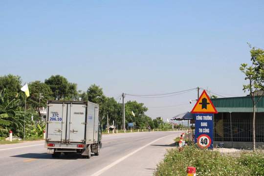 Đề nghị rà soát, tháo dỡ biển báo hạn chế tốc độ 40km/h trên đường ven biển Nghệ An