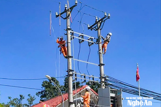 Điện lực Cửa Lò ra quân giải phóng hành lang, xử lý khiếm khuyết, giảm tổn thất điện năng