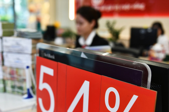Lãi suất ngân hàng ngày 22/10/2026: Techcombank hạ biểu lãi suất tiền gửi từ 0,1 đến 0,5%