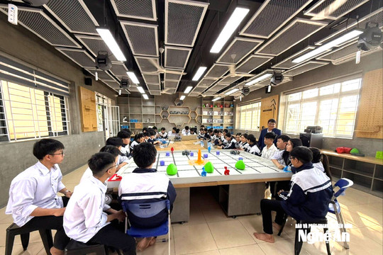 Nghệ An phấn đấu số hóa 100% không gian học tập STEM/STEAM