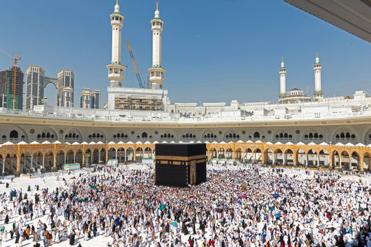 Nổ lớn rung chuyển thủ đô Saudi Arabia, Houthi đe dọa sân bay quốc tế