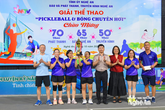 Sôi nổi giải thể thao chào mừng kỷ niệm 70 năm Phát thanh, 65 năm Báo Nghệ An và 50 năm Truyền hình