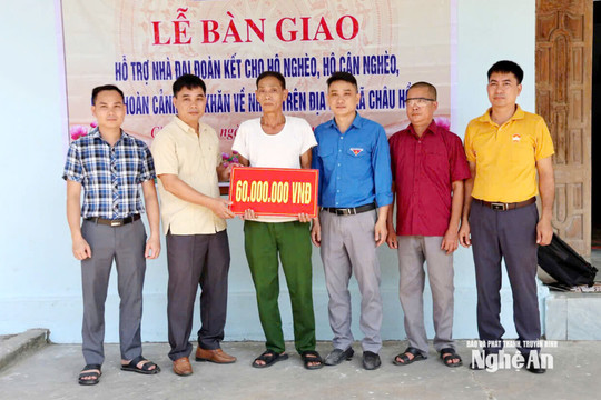 Những ngôi nhà ấm tình đoàn kết