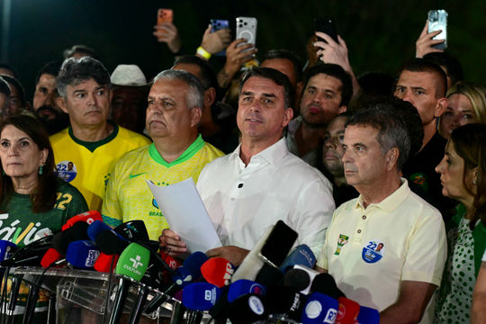Mỹ cấp thị thực cho Flavio Bolsonaro: Nghi vấn trốn chạy sau thất bại bầu cử ở Brazil