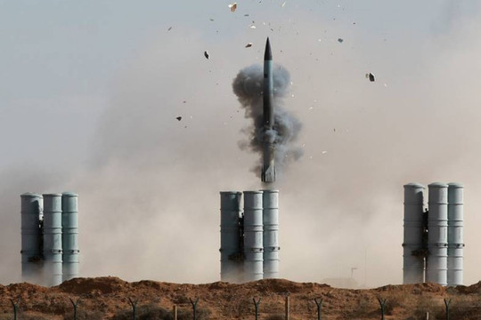 Nga duy trì S-400 tại Kaliningrad, Mỹ và Nhật Bản hợp tác sản xuất tên lửa AIM-120 AMRAAM