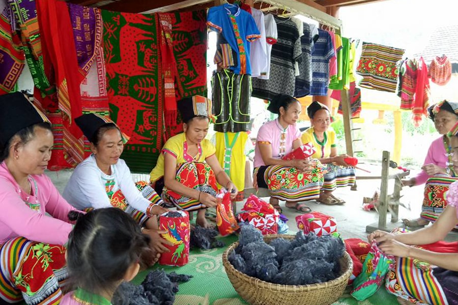 Đất và người bên dãy Pu Loi