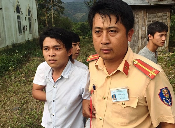 Đối tượng bị CSGT bắt giữ đang mang lệnh truy nã