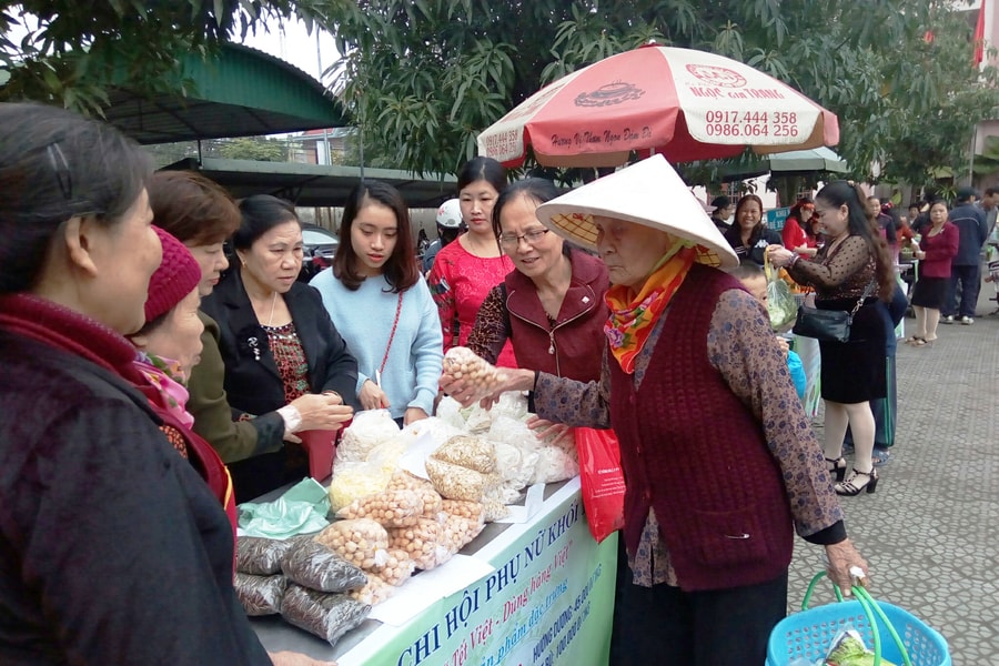 Độc đáo phiên chợ thực phẩm an toàn chào Xuân 2018