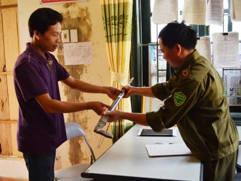 Sử dụng vũ khí, vật liệu nổ, công cụ hỗ trợ phải ghi vào sổ sách theo dõi