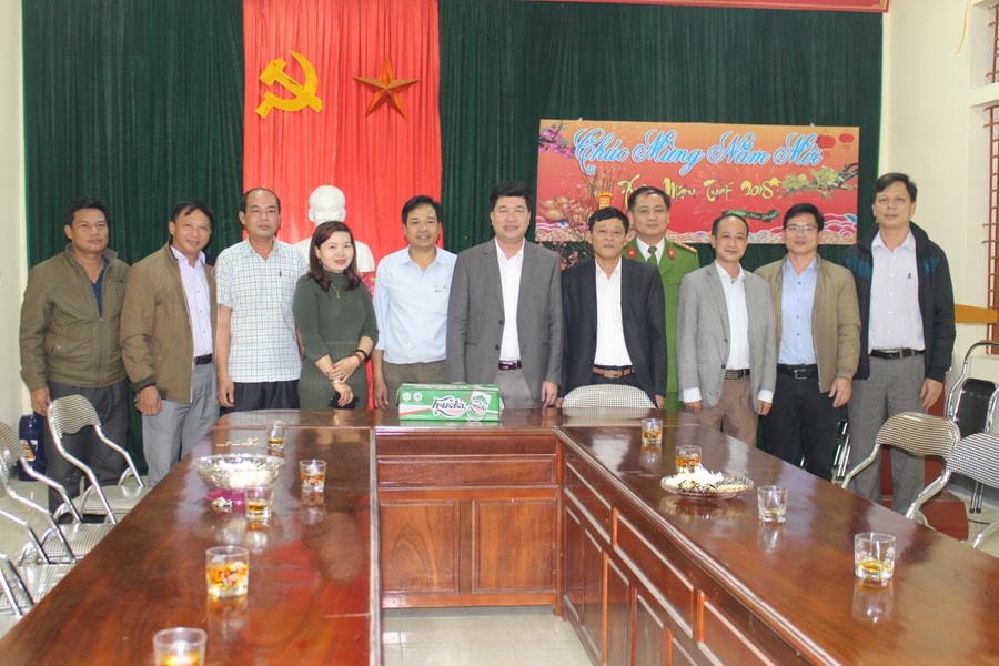 Lãnh đạo huyện  Anh Sơn, Đô Lương thăm các cơ quan, đơn vị làm nhiệm vụ trực Tết