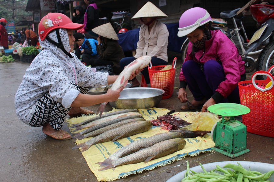 Đi chợ lấy may mùng 2 Tết 