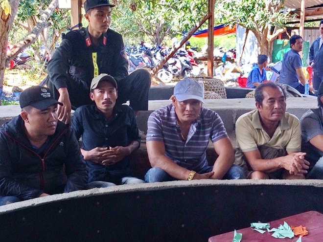 Phá trường gà mùng 4 Tết, tạm giữ 47 đối tượng cùng gần nửa tỷ đồng