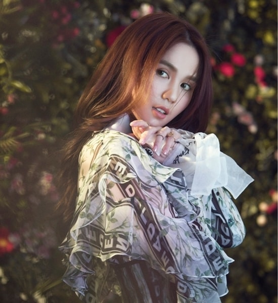 Ngọc Trinh đẹp hút hồn khi hóa thân thành công chúa trong rừng