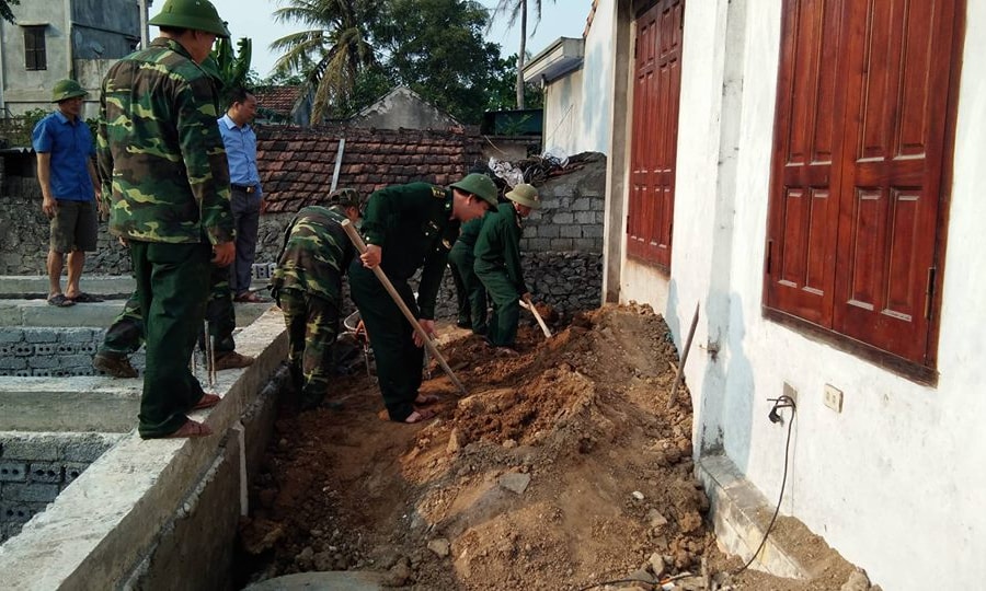 Người dân xã Sơn Hải cảm ơn bộ đội biên phòng