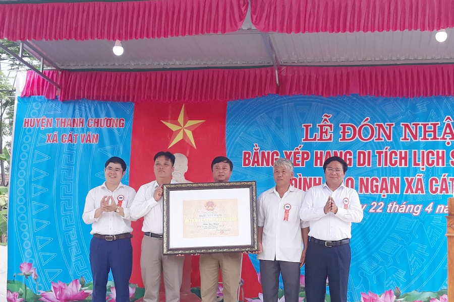 Trao Bằng Di tích Lịch sử cấp tỉnh đình Đạo Ngạn