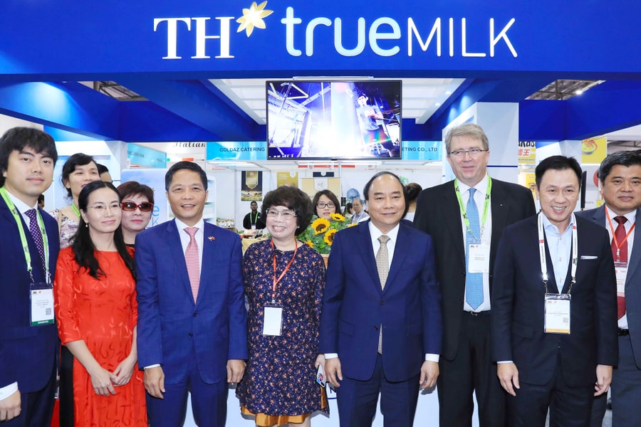 Thủ tướng ấn tượng với dòng sản phẩm sữa hạt của Tập đoàn TH