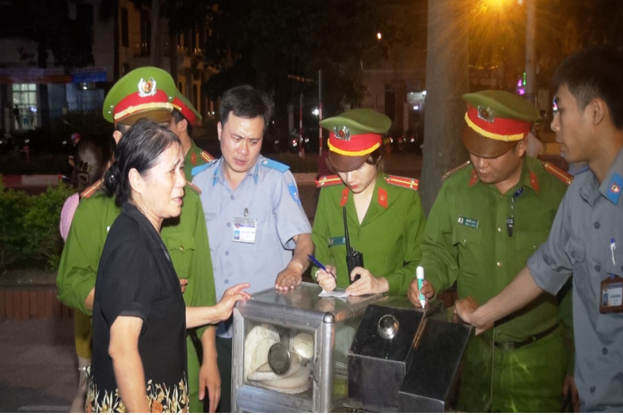 Thành phố Vinh: Lực lượng phản ứng nhanh ra quân xử lý lấn chiếm vỉa hè