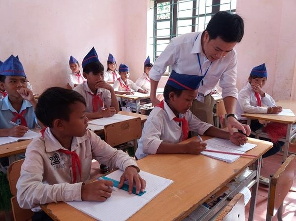  Cải cách chế độ tiền lương để giáo viên yên tâm giảng dạy 