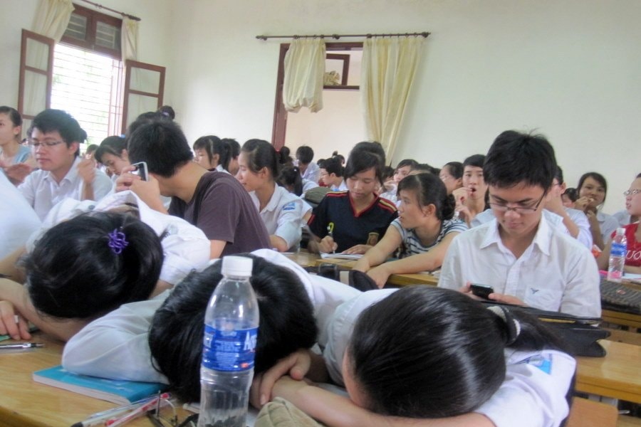 Nước mắt nghẹn ngào của con trẻ thức tỉnh các bậc phụ huynh