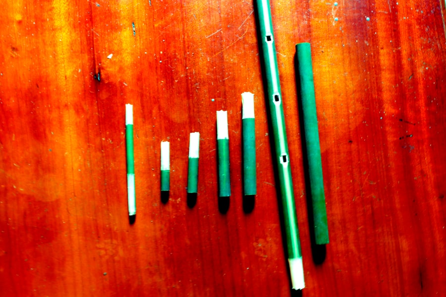 Xem người Khơ mú chế tác pí tơm