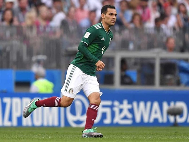 Bị nghi buôn ma túy, đội trưởng Mexico bị tẩy chay tại World Cup;  MU dọn đường đón Bale