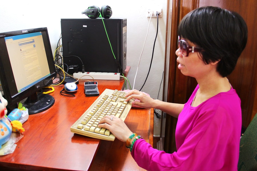 Từ người khiếm thị trở thành giáo viên Tin học