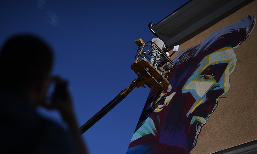 Xuất hiện tranh tường graffiti chân dung Messi ở Kazan