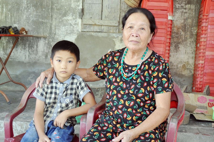 Mong ước của cậu bé mồ côi bố, bị mẹ chối bỏ