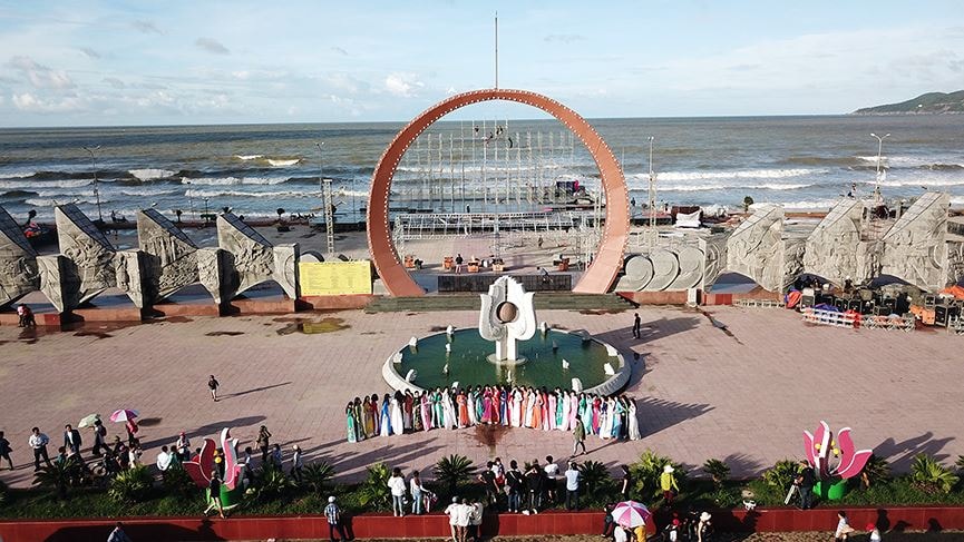 Hai dự kiến sân khấu cho đêm chung khảo phía Bắc HHVN 2018 do thời tiết xấu