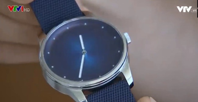 Thiết kế đồng hồ từ rác thải nhựa