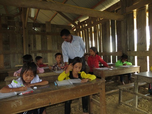 Phê bình Chủ tịch huyện 'quên' chi trả chế độ cho cán bộ vùng sâu