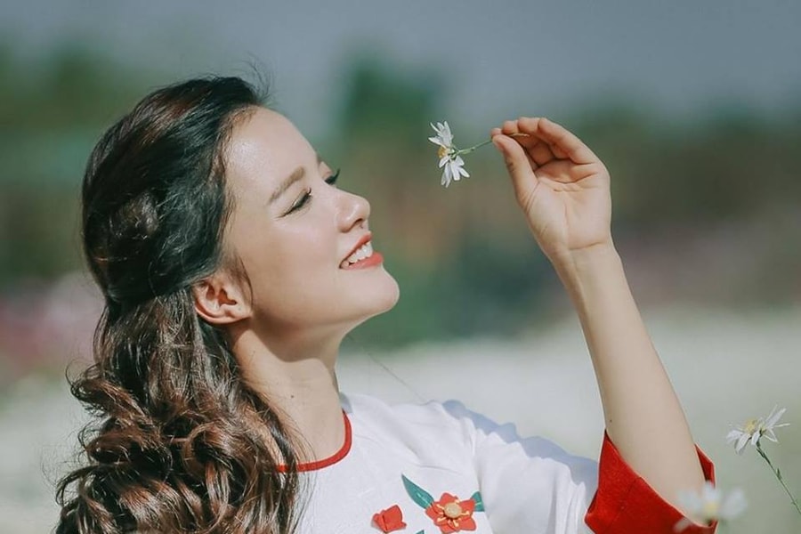 MC xinh đẹp của VTV từng muốn ôm con nhảy cầu tự tử